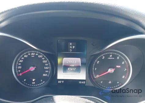 2018 Mercedes-Benz C 300 z USA, uszkodzony, nr VIN 55SWF4JB0JU240814